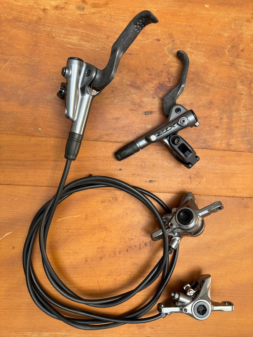 Par de freios Shimano XTR M9100