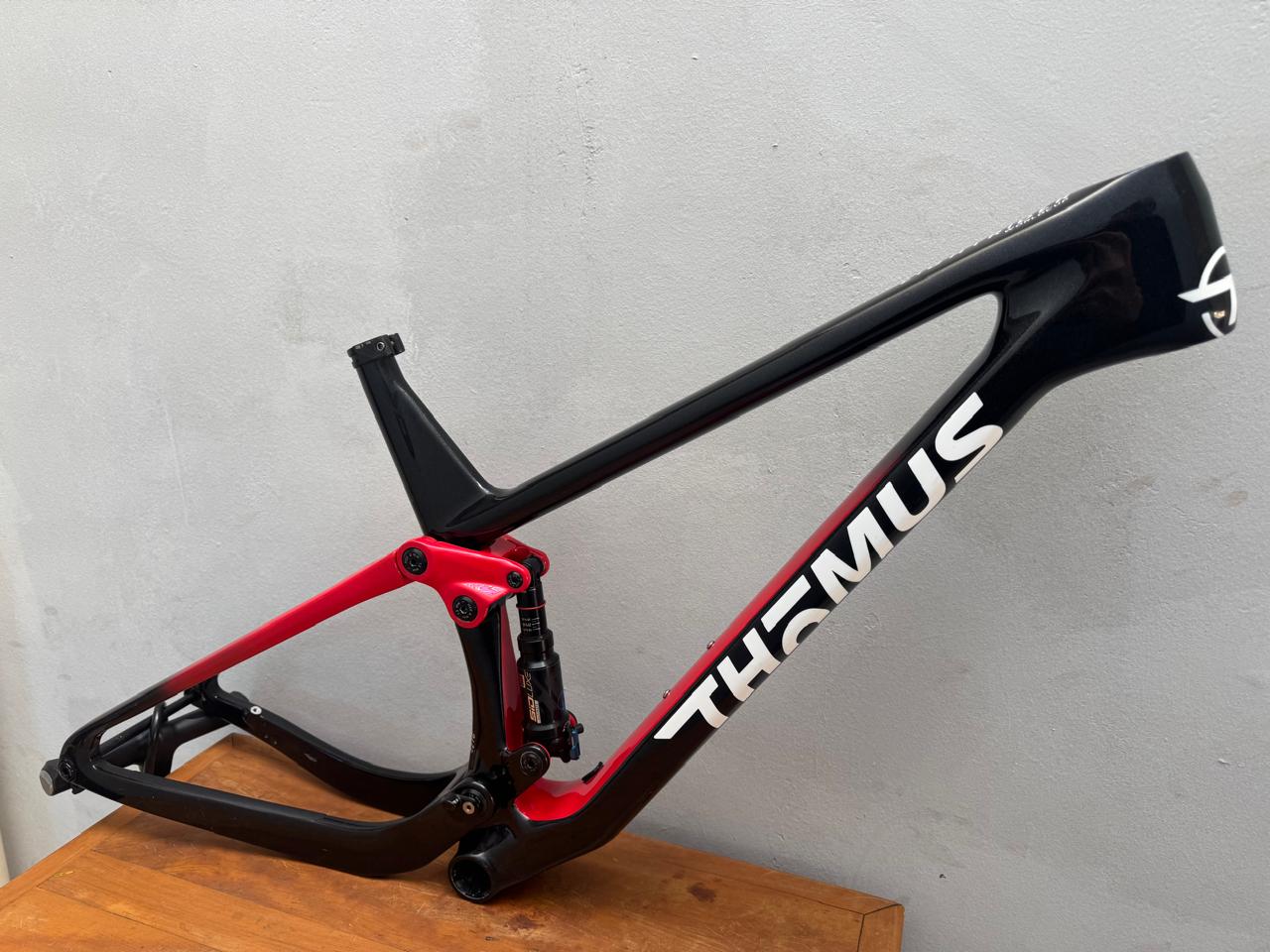 Quadro Thomus Word Cup Tamanho L